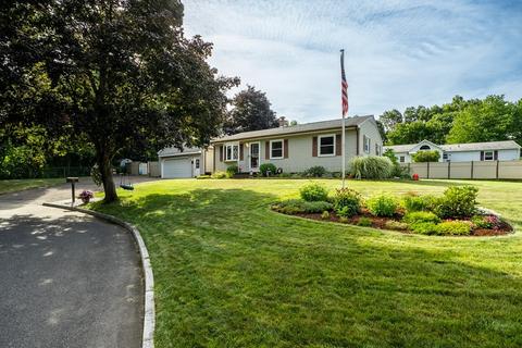 25 Butternut Cir, Springfield, MA 01128 photo 2