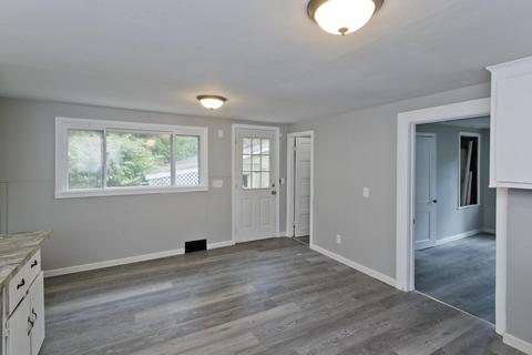 25 Greene Pl, Springfield, MA 01109 photo 11
