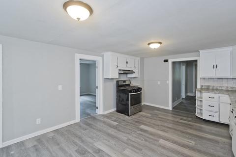 25 Greene Pl, Springfield, MA 01109 photo 9