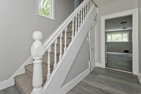 25 Greene Pl, Springfield, MA 01109 photo 5