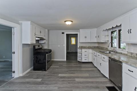 25 Greene Pl, Springfield, MA 01109 photo 6