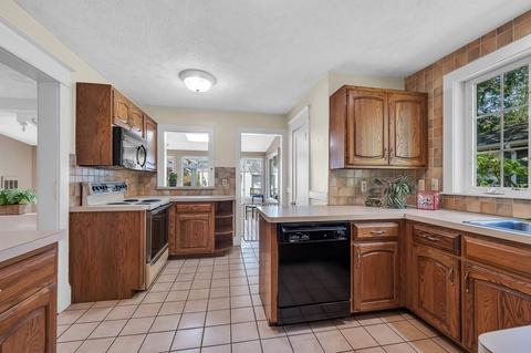 100 Bronson Ter, Springfield, MA 01108 photo 20