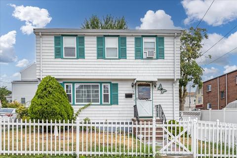 9 Auburn St, Everett, MA 02149 photo 1