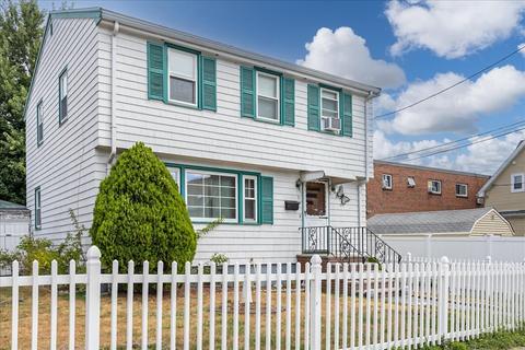 9 Auburn St, Everett, MA 02149 photo 3