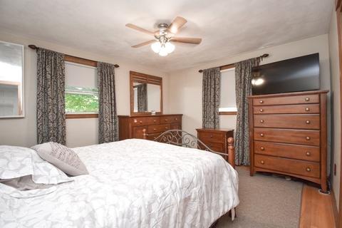 128 Tioga St, Springfield, MA 01128 photo 15