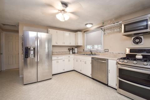 128 Tioga St, Springfield, MA 01128 photo 7