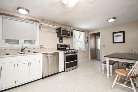 128 Tioga St, Springfield, MA 01128 photo 8