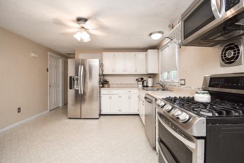 128 Tioga St, Springfield, MA 01128 photo 5