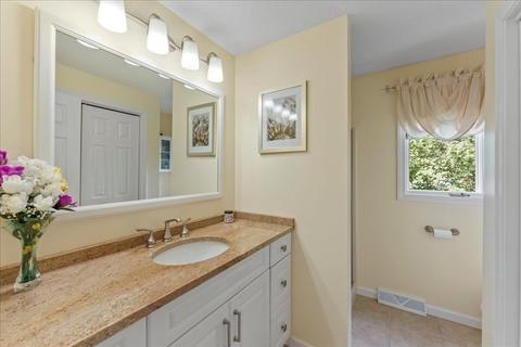 7 Matthew St, Springfield, MA 01128 photo 14