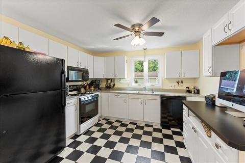 7 Matthew St, Springfield, MA 01128 photo 18