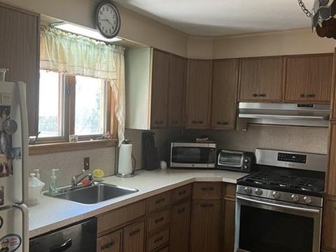 24 Laurel St, Chicopee, MA 01020 photo 6