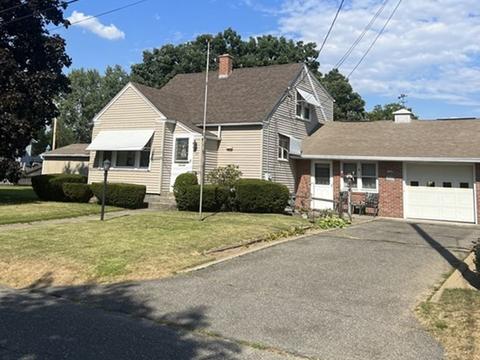 24 Laurel St, Chicopee, MA 01020 photo 2