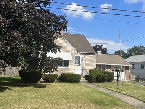 24 Laurel St, Chicopee, MA 01020 photo 1