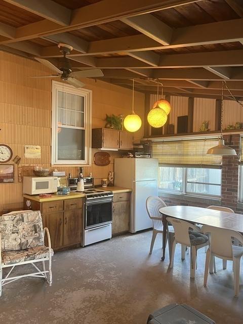 24 Laurel St, Chicopee, MA 01020 photo 10