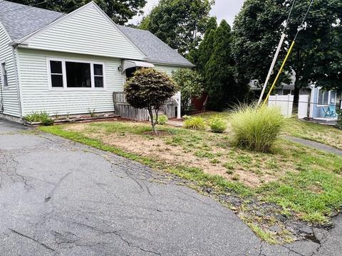 11 Crompton St, Acushnet, MA 02743 photo 4