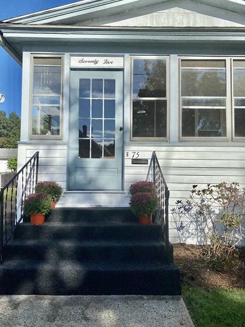 75 Manitoba St, Springfield, MA 01108 photo 1