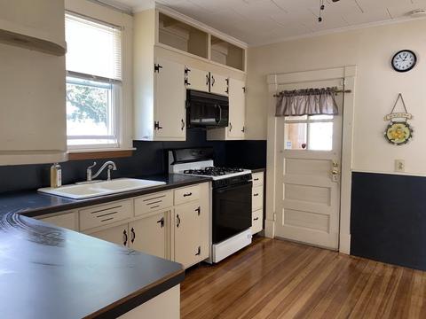 75 Manitoba St, Springfield, MA 01108 photo 16
