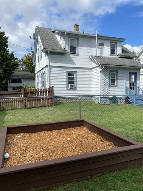 75 Manitoba St, Springfield, MA 01108 photo 4