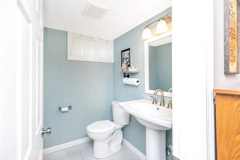 63 Garvey Dr, Springfield, MA 01109 photo 16
