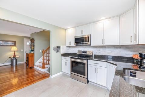 63 Garvey Dr, Springfield, MA 01109 photo 3