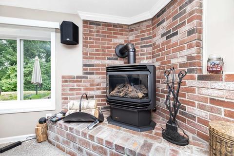 63 Garvey Dr, Springfield, MA 01109 photo 9