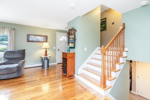63 Garvey Dr, Springfield, MA 01109 photo 8