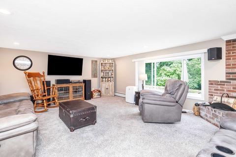 63 Garvey Dr, Springfield, MA 01109 photo 10