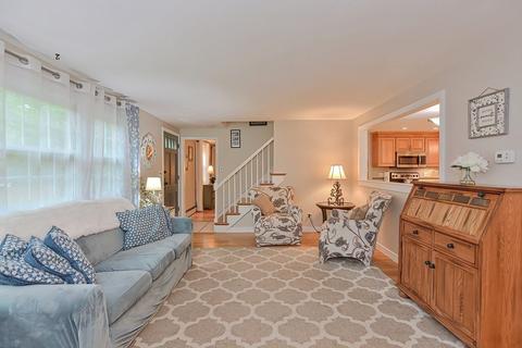 18 Coach Rd, Walpole, MA 02081 photo 2
