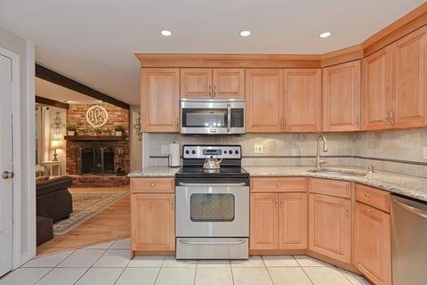 18 Coach Rd, Walpole, MA 02081 photo 12