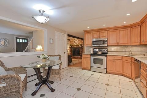 18 Coach Rd, Walpole, MA 02081 photo 8