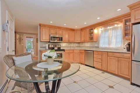 18 Coach Rd, Walpole, MA 02081 photo 9
