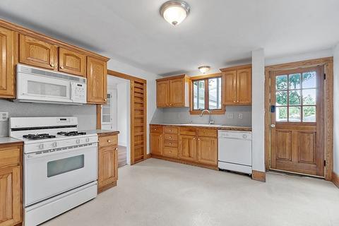 32 Heather St, Beverly, MA 01915 photo 1