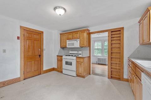 32 Heather St, Beverly, MA 01915 photo 2