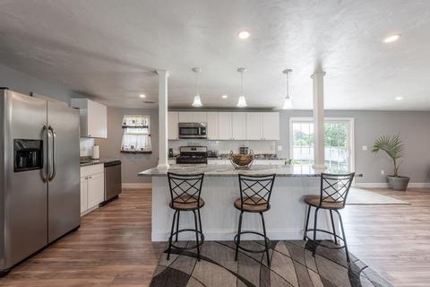 8 Acoaxet Ln, Wareham, MA 02576 photo 2