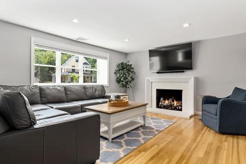 55 Spring St, Wakefield, MA 01880 photo 3