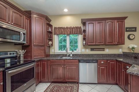 2 Gaskill St, Mendon, MA 01756 photo 14