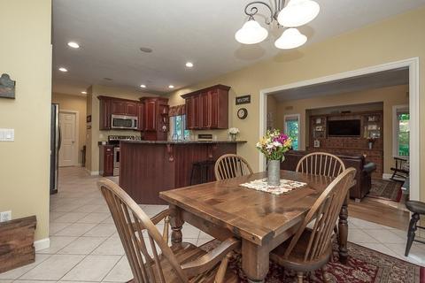 2 Gaskill St, Mendon, MA 01756 photo 15