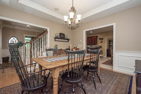 2 Gaskill St, Mendon, MA 01756 photo 12