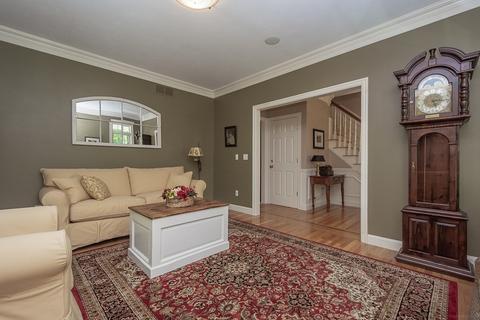 2 Gaskill St, Mendon, MA 01756 photo 8