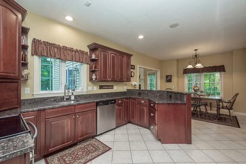 2 Gaskill St, Mendon, MA 01756 photo 13