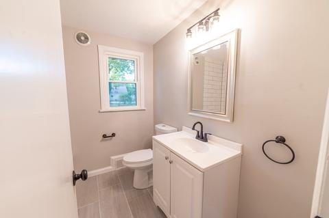 42 Brewster St, Springfield, MA 01119 photo 9