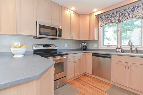 6 Vane St, Walpole, MA 02081 photo 4
