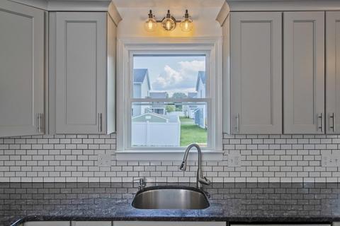 249 Gresham St, Springfield, MA 01119 photo 4