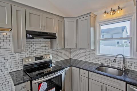 249 Gresham St, Springfield, MA 01119 photo 3