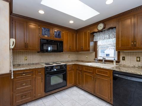 84 Windemere Cir, Braintree, MA 02184 photo 16