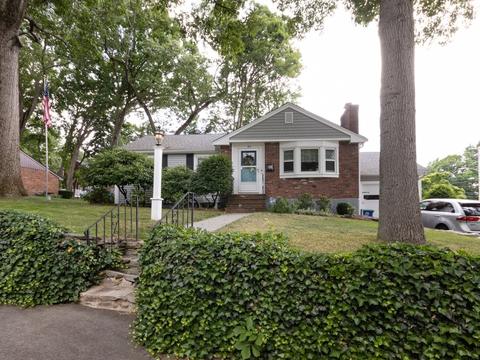 84 Windemere Cir, Braintree, MA 02184 photo 3