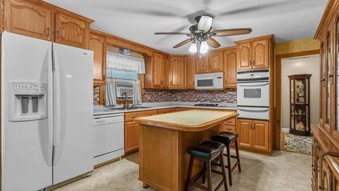 19 Blakely Ct, Fall River, MA 02720 photo 4