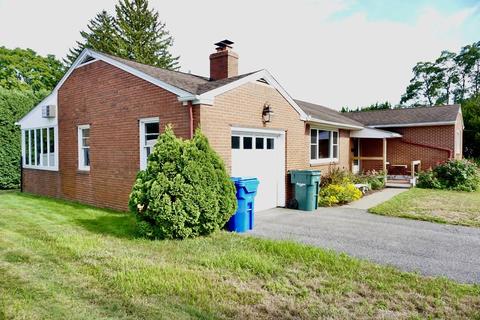 21 Chalmers St, Springfield, MA 01118 photo 3