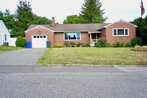 21 Chalmers St, Springfield, MA 01118 photo 2