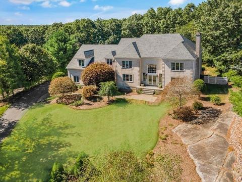 72 Eisenhower Dr, Sharon, MA 02067 photo 3